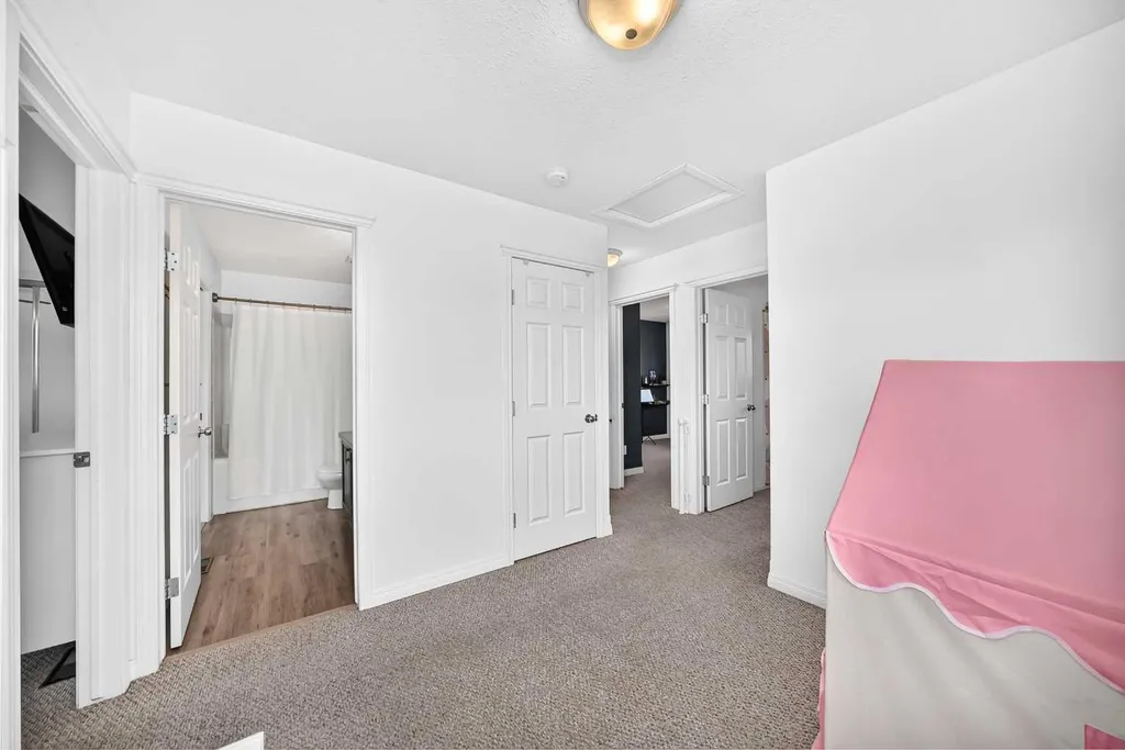 102 Canoe Square SW Airdrie AB T4B 2Z1