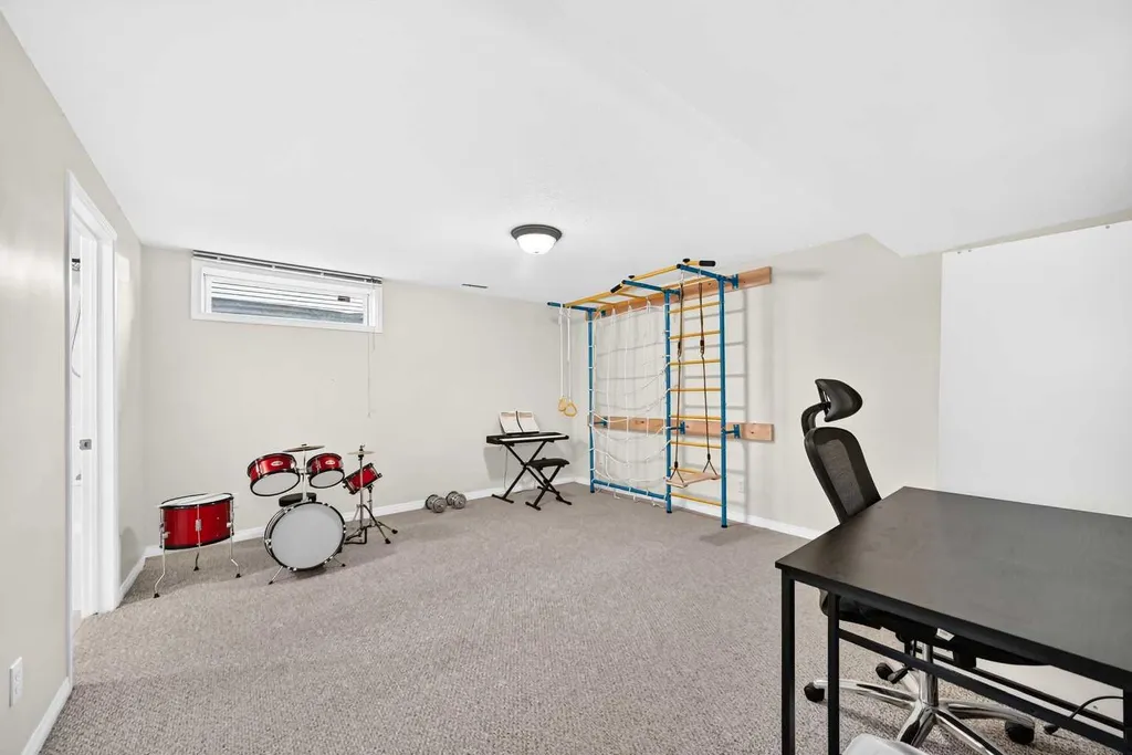 102 Canoe Square SW Airdrie AB T4B 2Z1