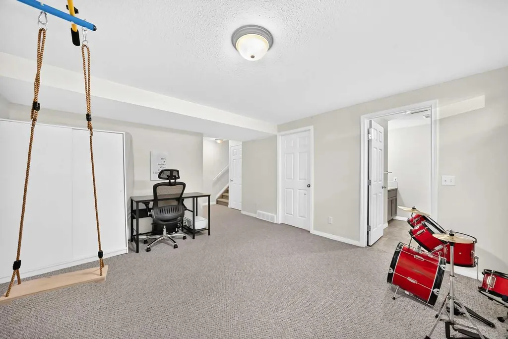 102 Canoe Square SW Airdrie AB T4B 2Z1