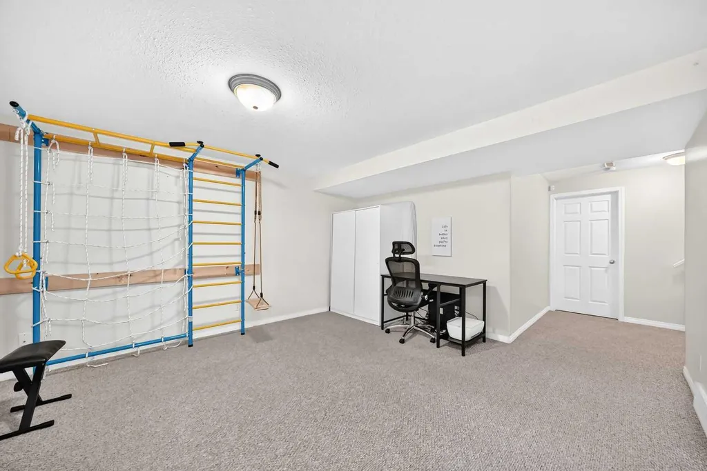 102 Canoe Square SW Airdrie AB T4B 2Z1