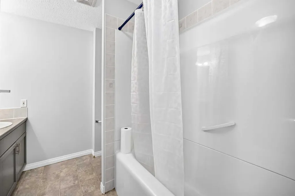 102 Canoe Square SW Airdrie AB T4B 2Z1