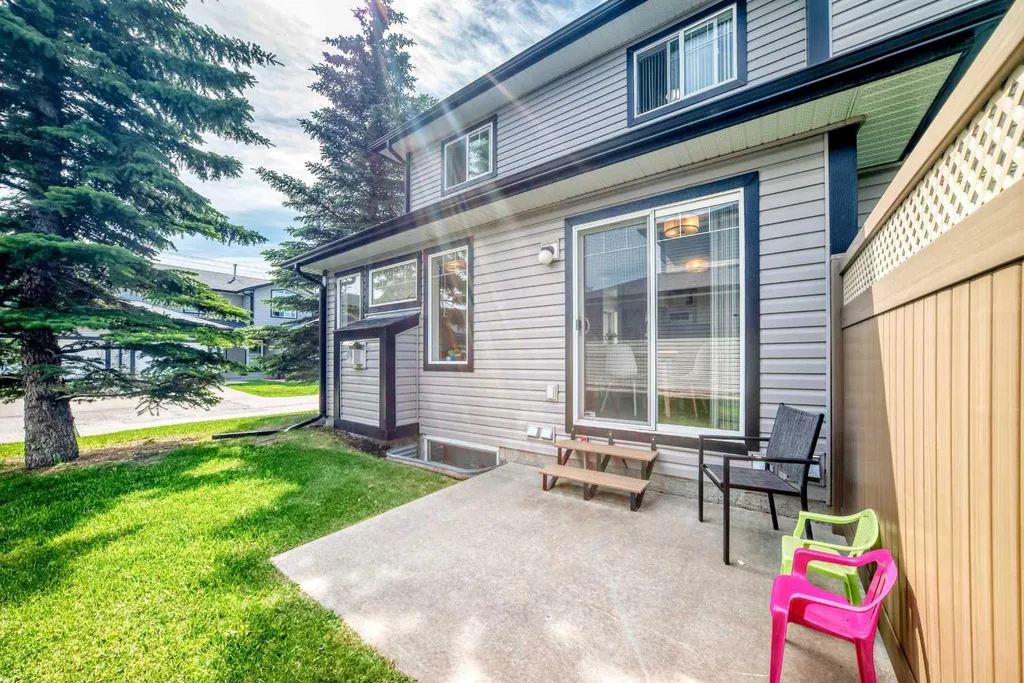 102 Canoe Square SW Airdrie AB T4B 2Z1