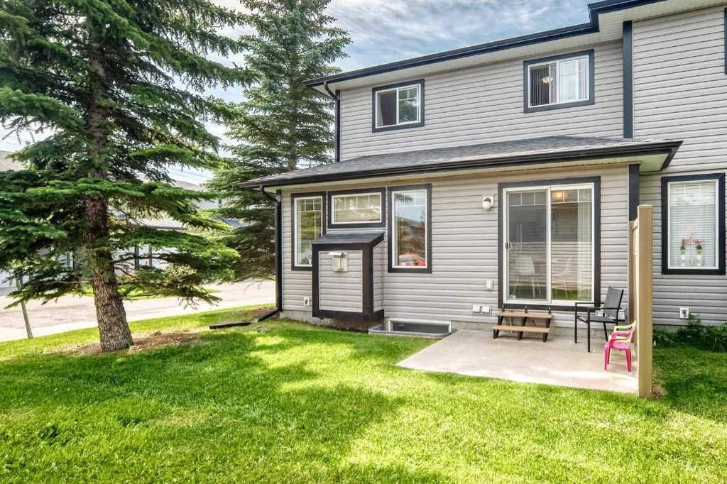 102 Canoe Square SW Airdrie AB T4B 2Z1