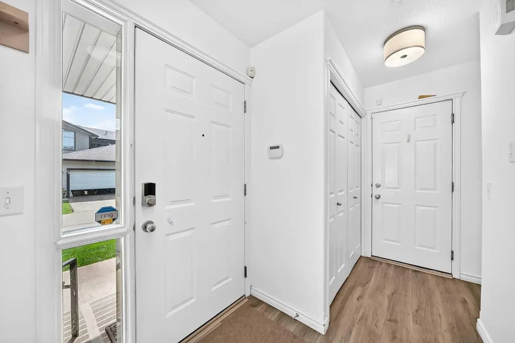 102 Canoe Square SW Airdrie AB T4B 2Z1