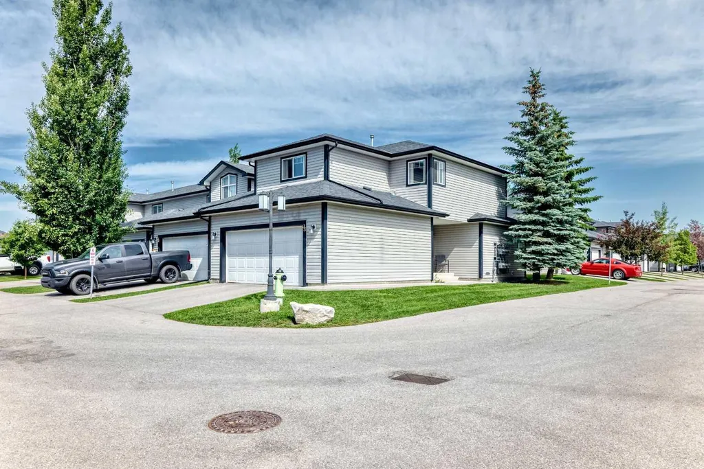 102 Canoe Square SW Airdrie AB T4B 2Z1