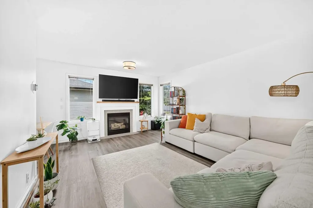 102 Canoe Square SW Airdrie AB T4B 2Z1