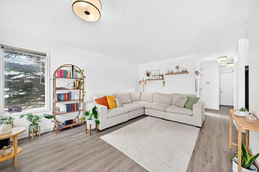 102 Canoe Square SW Airdrie AB T4B 2Z1