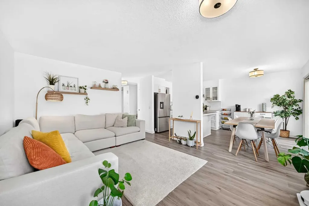 102 Canoe Square SW Airdrie AB T4B 2Z1