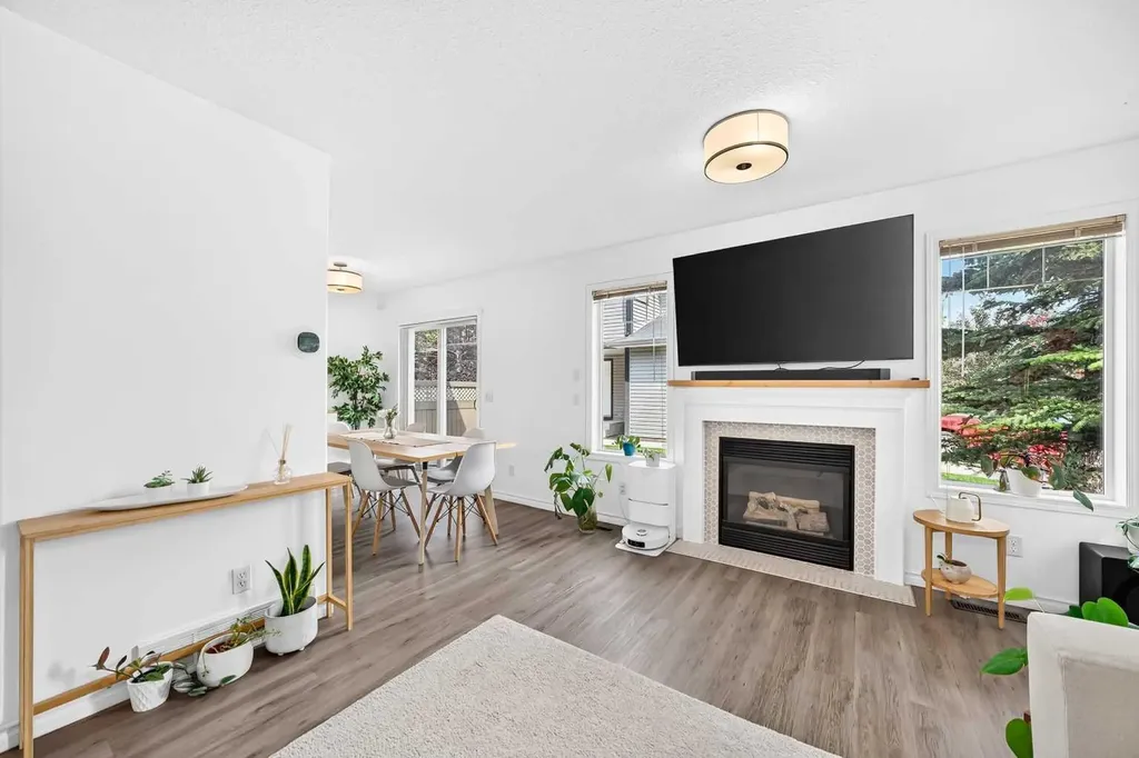 102 Canoe Square SW Airdrie AB T4B 2Z1