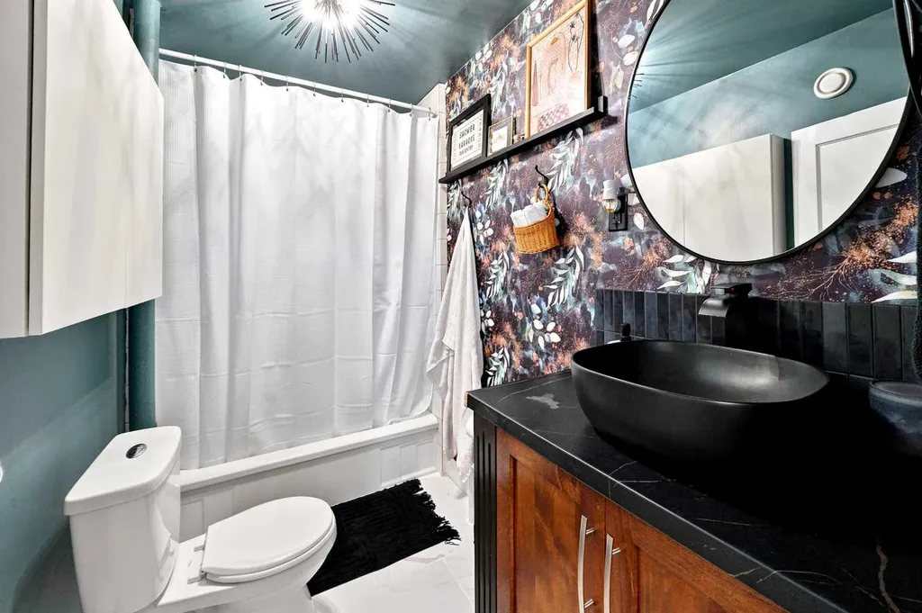 4730 49 Avenue Lacombe AB T4L 1N3