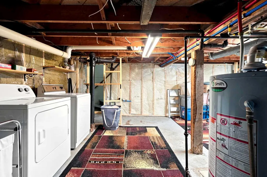 4730 49 Avenue Lacombe AB T4L 1N3
