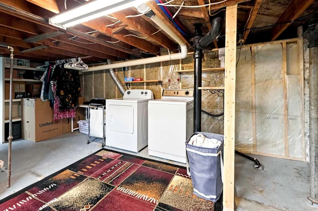 4730 49 Avenue Lacombe AB T4L 1N3