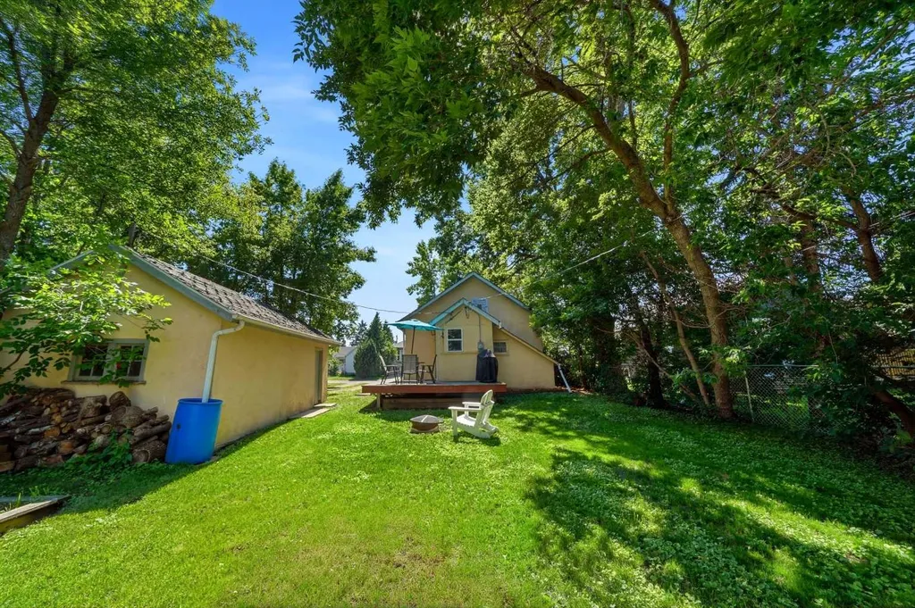 4730 49 Avenue Lacombe AB T4L 1N3