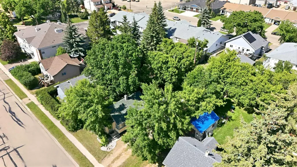 4730 49 Avenue Lacombe AB T4L 1N3