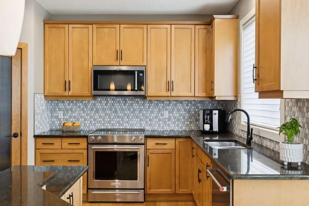 92 Discovery Ridge Circle SW Calgary AB T3H 5X6