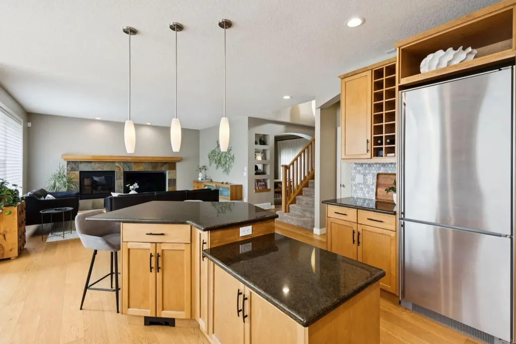 92 Discovery Ridge Circle SW Calgary AB T3H 5X6
