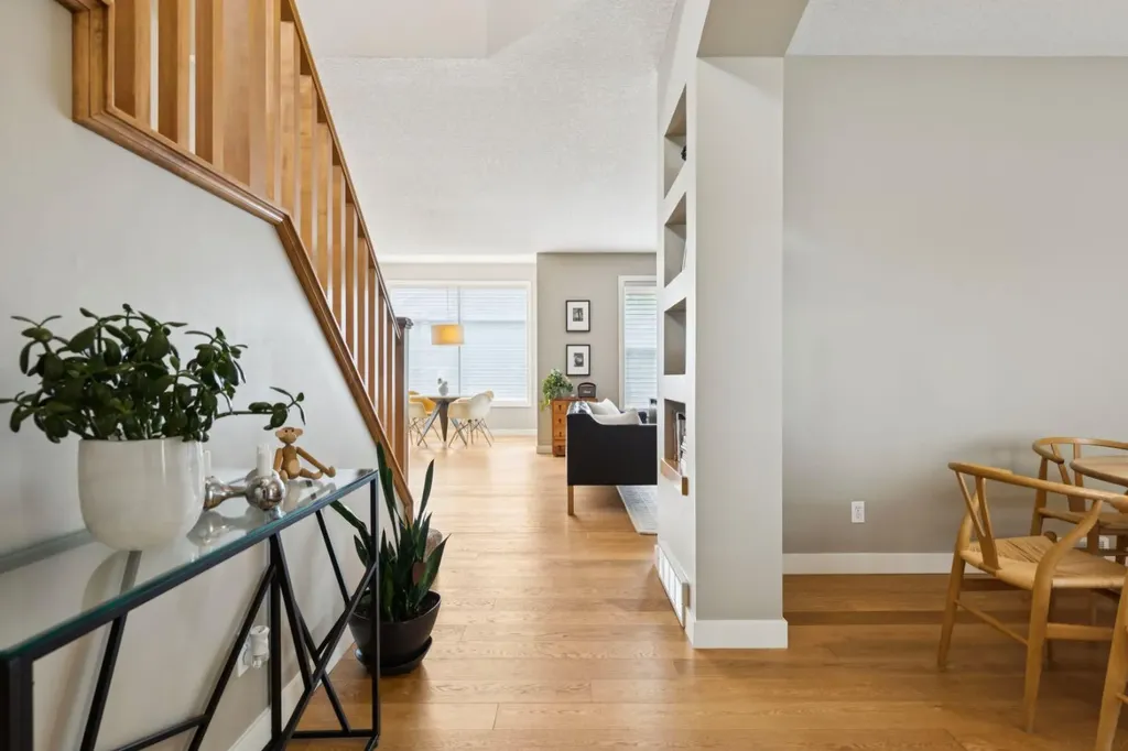 92 Discovery Ridge Circle SW Calgary AB T3H 5X6
