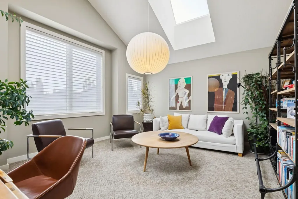 92 Discovery Ridge Circle SW Calgary AB T3H 5X6