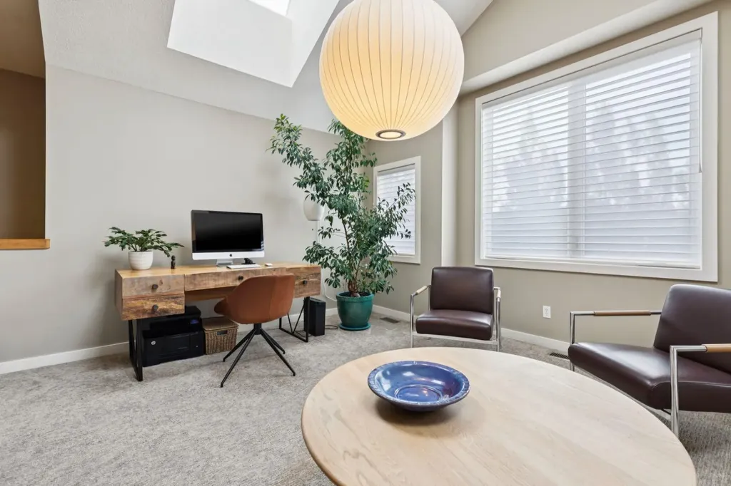 92 Discovery Ridge Circle SW Calgary AB T3H 5X6