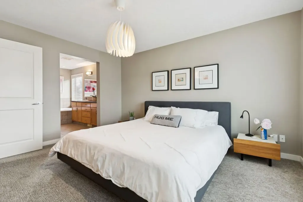 92 Discovery Ridge Circle SW Calgary AB T3H 5X6