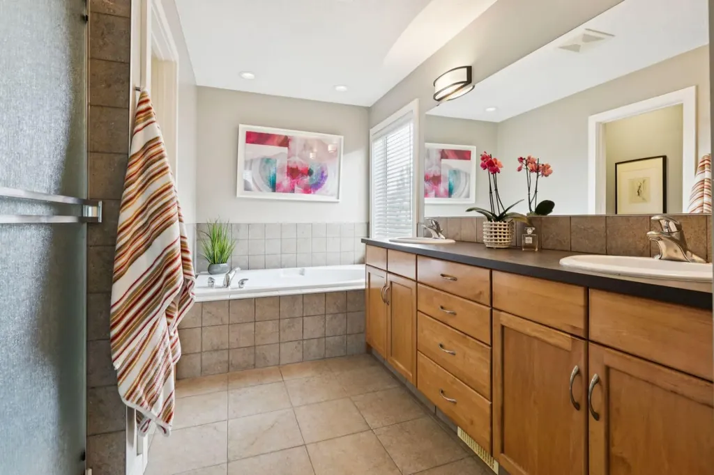 92 Discovery Ridge Circle SW Calgary AB T3H 5X6
