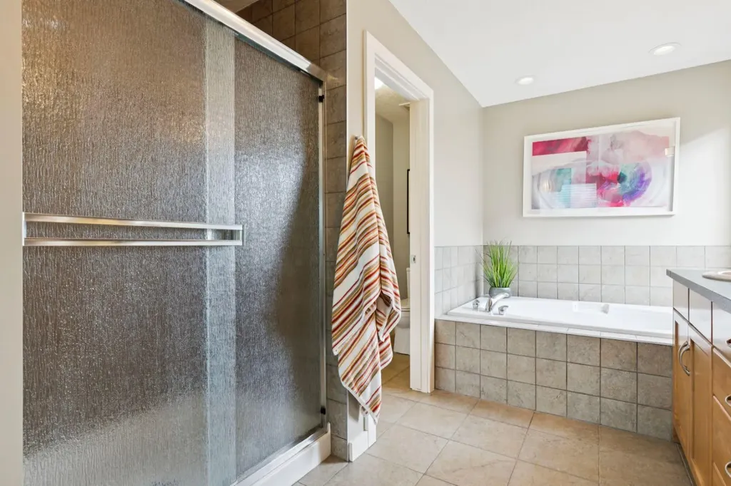 92 Discovery Ridge Circle SW Calgary AB T3H 5X6