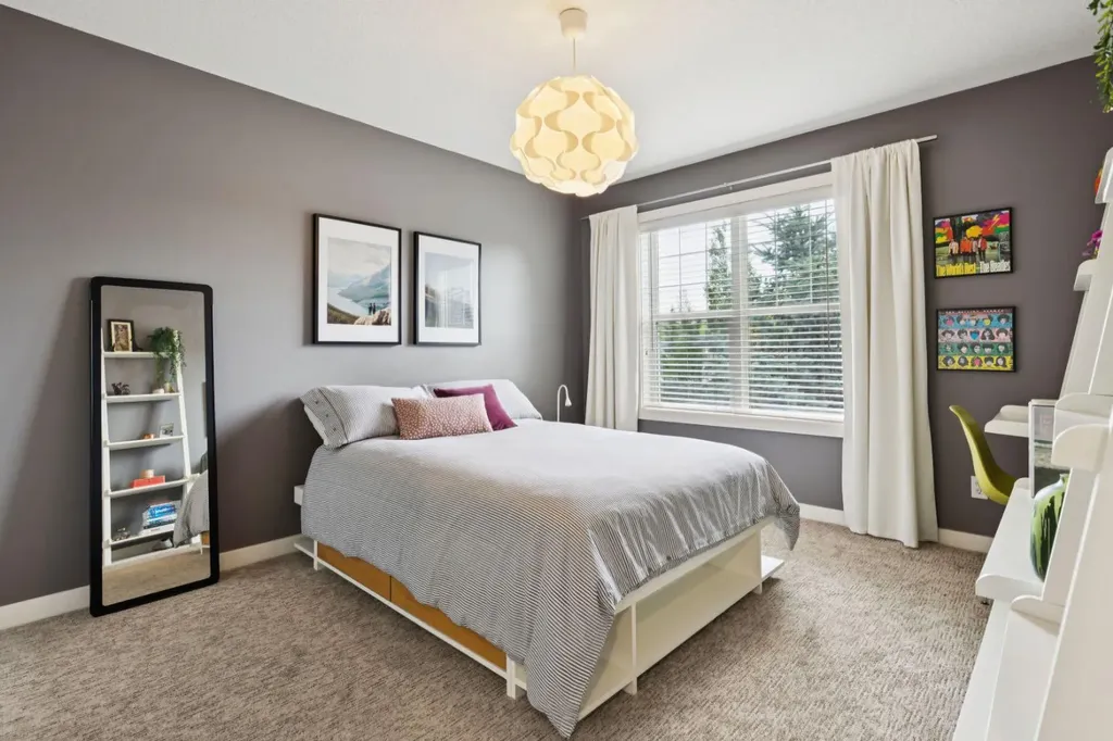 92 Discovery Ridge Circle SW Calgary AB T3H 5X6
