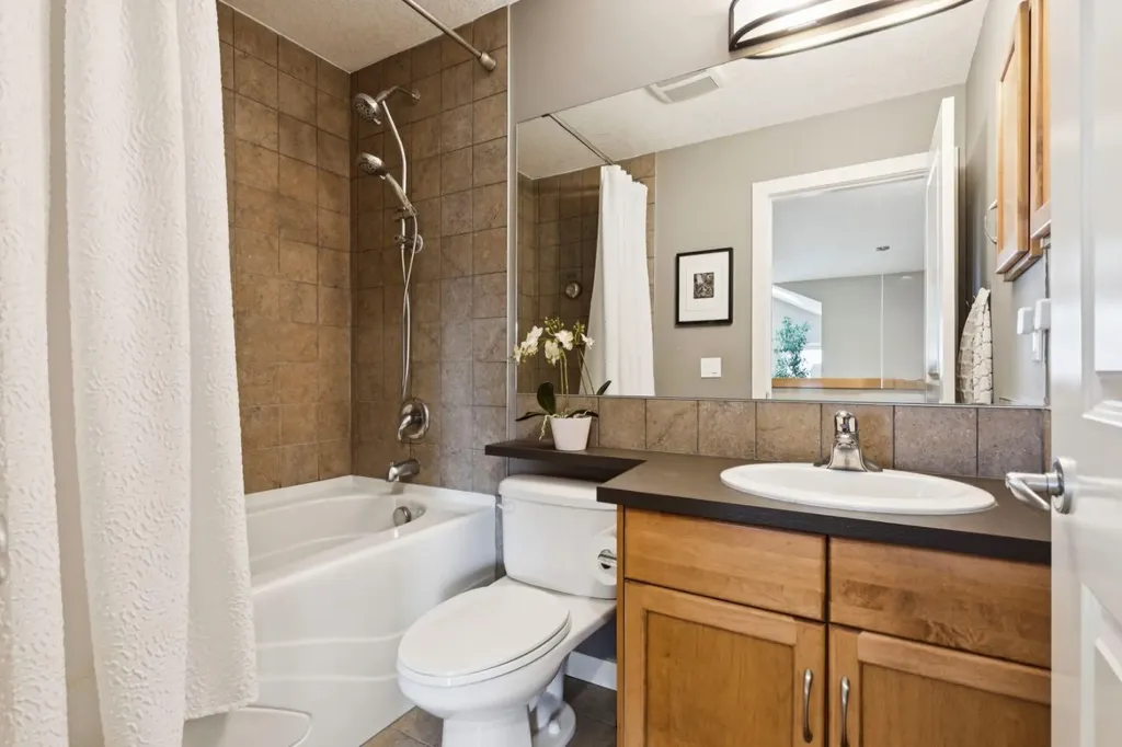 92 Discovery Ridge Circle SW Calgary AB T3H 5X6