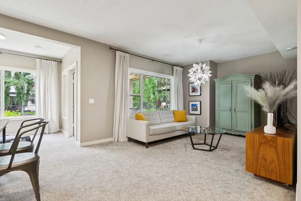92 Discovery Ridge Circle SW Calgary AB T3H 5X6