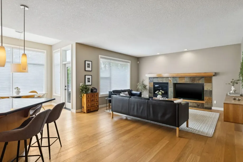 92 Discovery Ridge Circle SW Calgary AB T3H 5X6