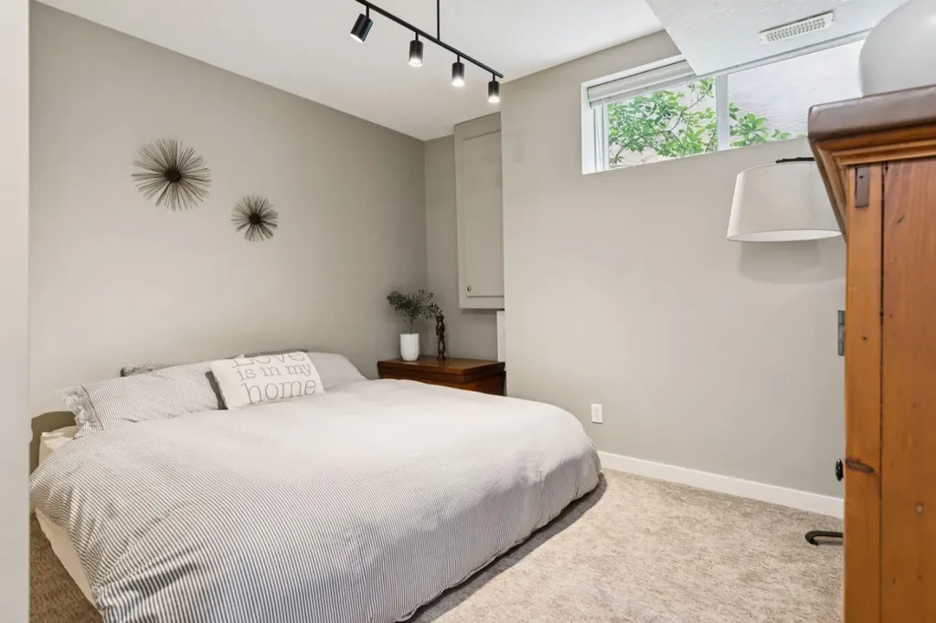 92 Discovery Ridge Circle SW Calgary AB T3H 5X6