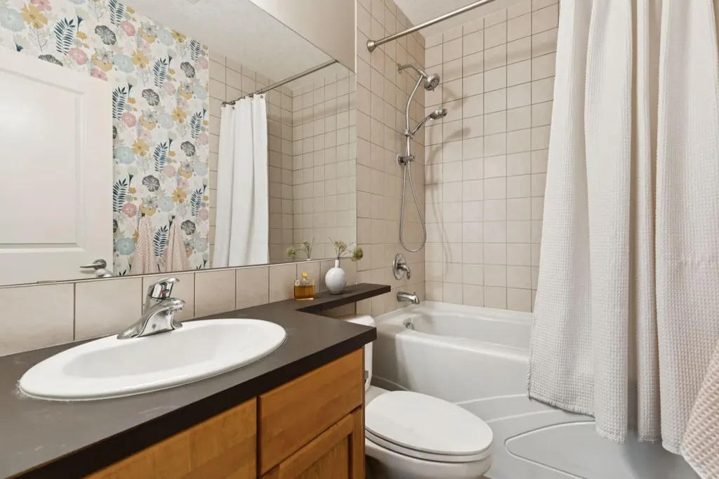 92 Discovery Ridge Circle SW Calgary AB T3H 5X6