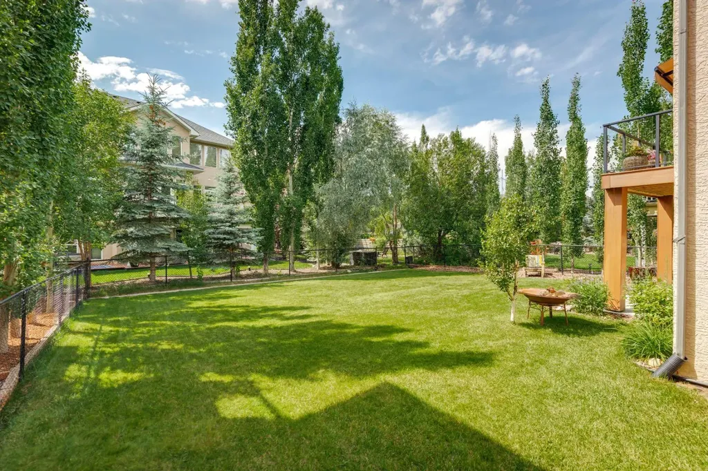 92 Discovery Ridge Circle SW Calgary AB T3H 5X6