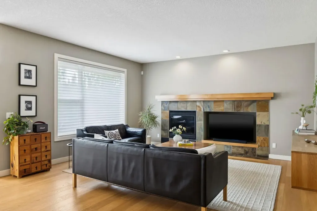 92 Discovery Ridge Circle SW Calgary AB T3H 5X6