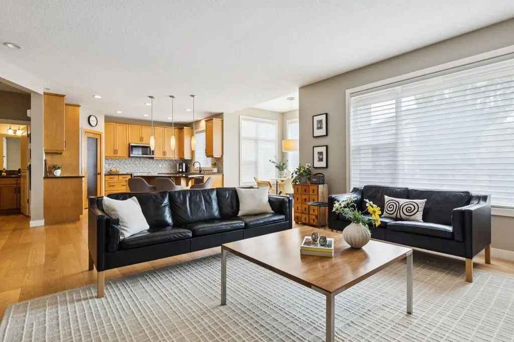 92 Discovery Ridge Circle SW Calgary AB T3H 5X6