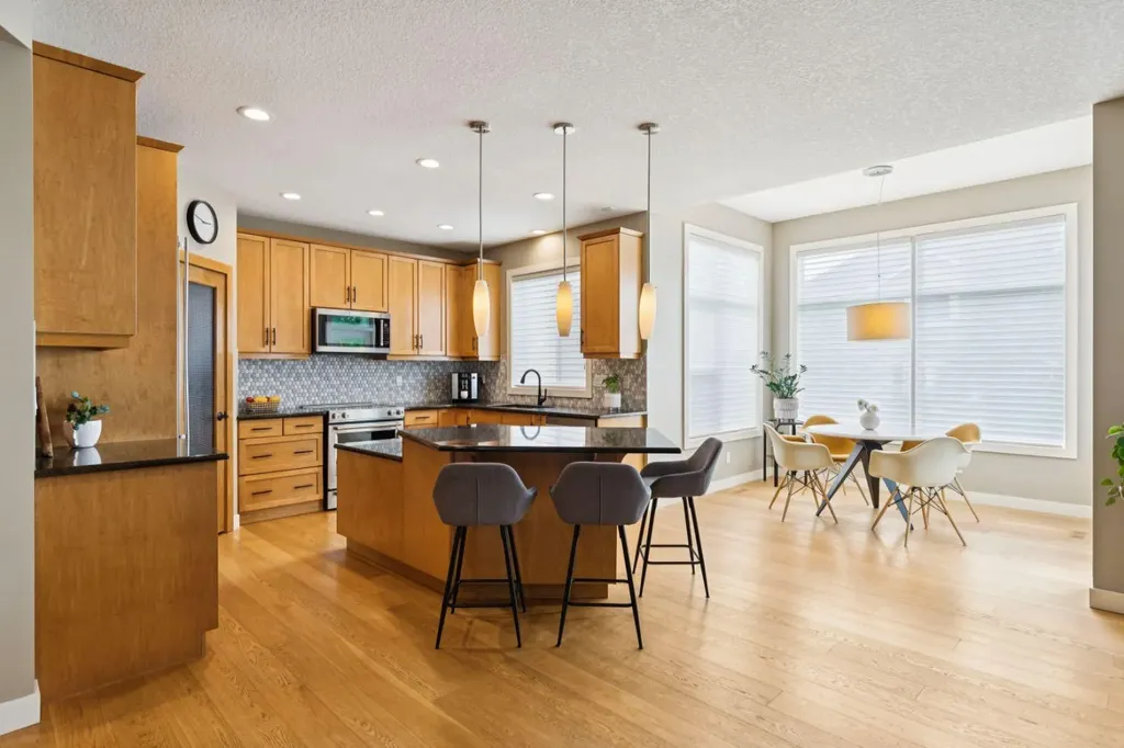92 Discovery Ridge Circle SW Calgary AB T3H 5X6