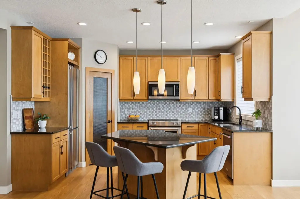 92 Discovery Ridge Circle SW Calgary AB T3H 5X6