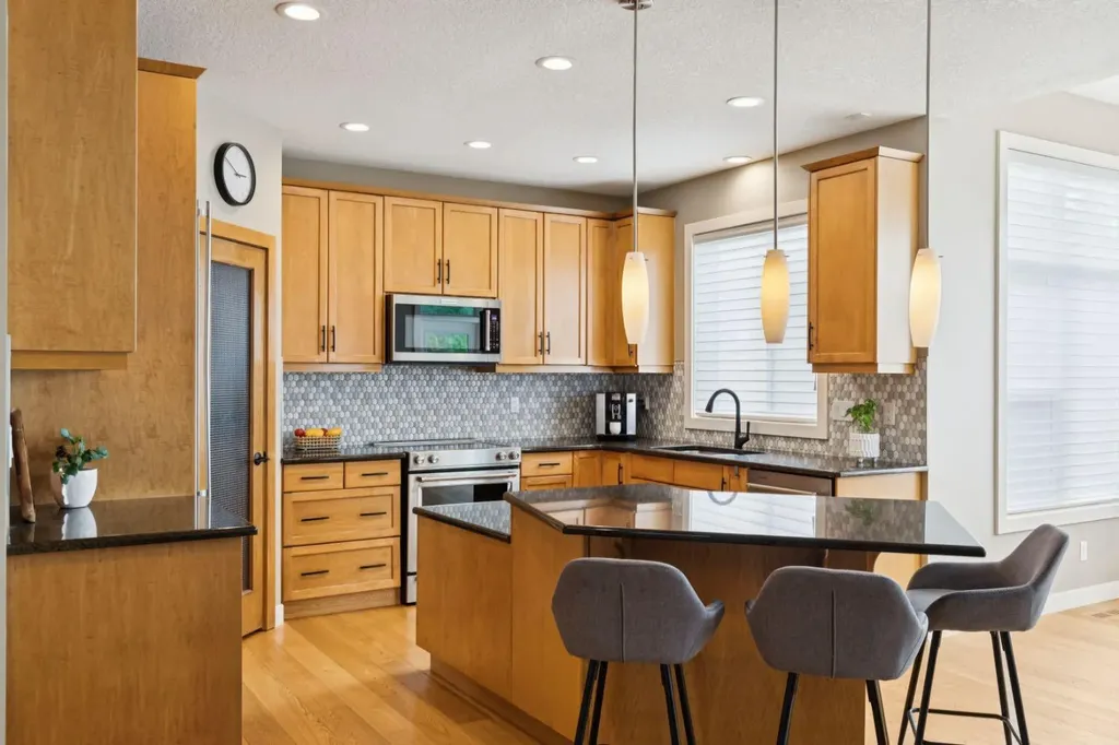 92 Discovery Ridge Circle SW Calgary AB T3H 5X6