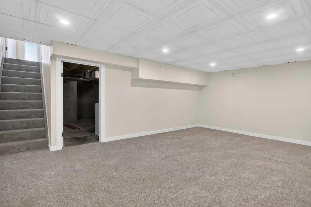 5340 17 Avenue SW Calgary AB T3E 6M3
