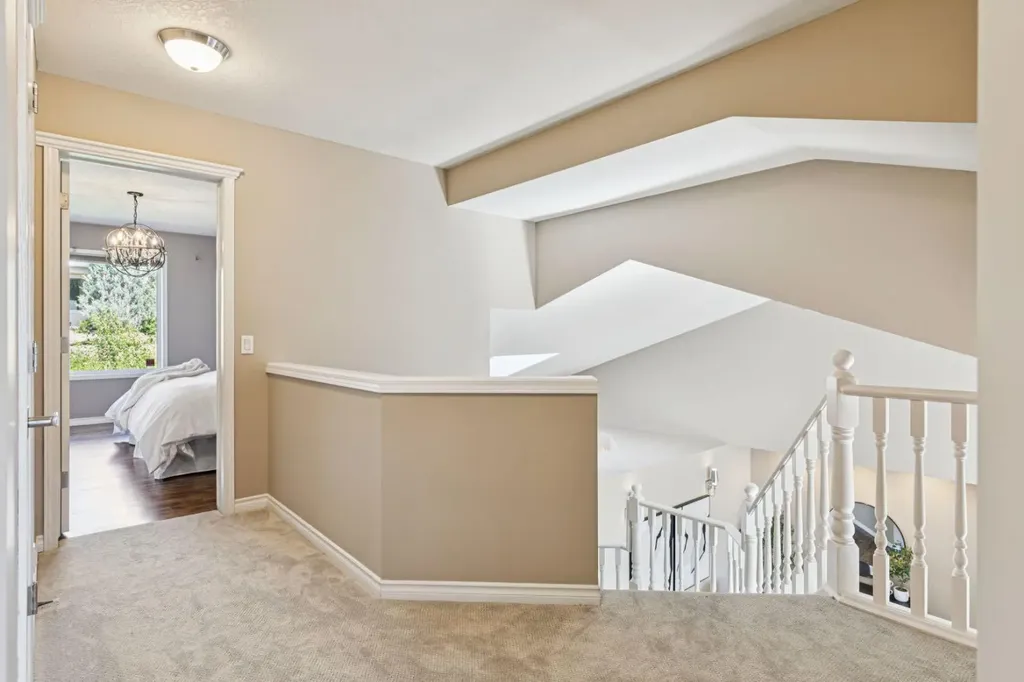 400 Sienna Park Drive SW Calgary AB T3H 3K3