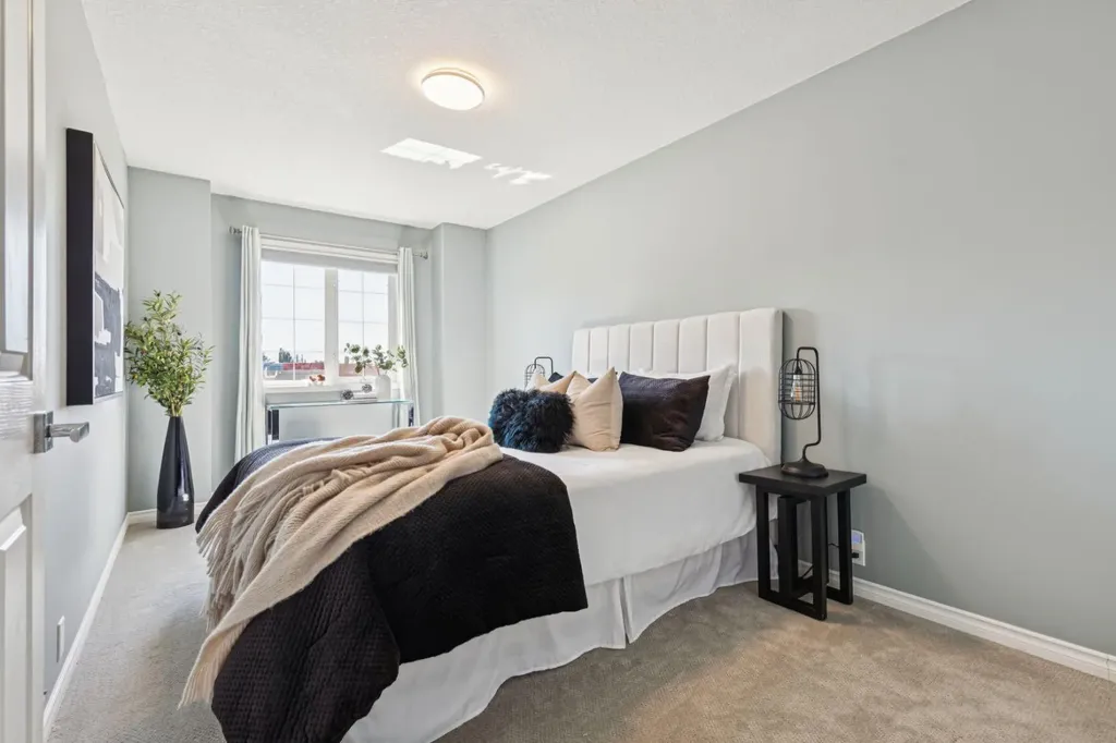 400 Sienna Park Drive SW Calgary AB T3H 3K3