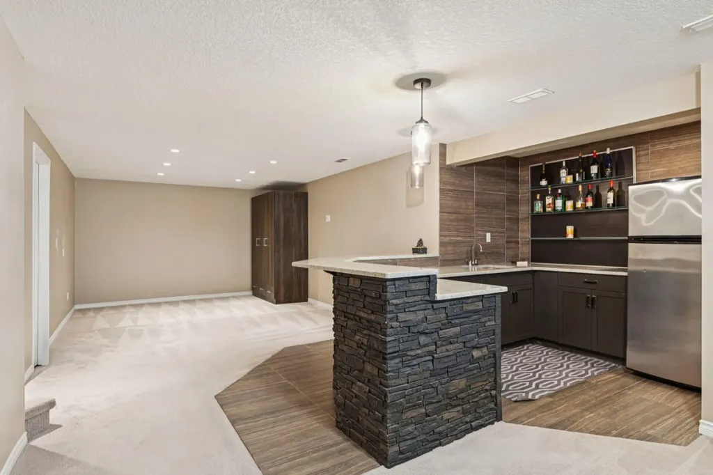 400 Sienna Park Drive SW Calgary AB T3H 3K3