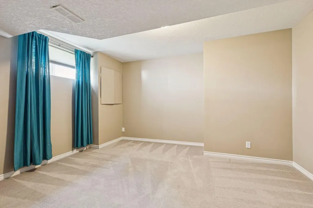 400 Sienna Park Drive SW Calgary AB T3H 3K3