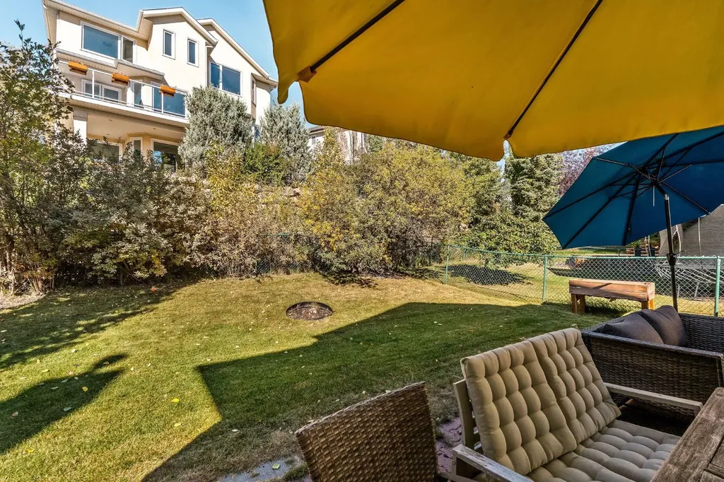 400 Sienna Park Drive SW Calgary AB T3H 3K3