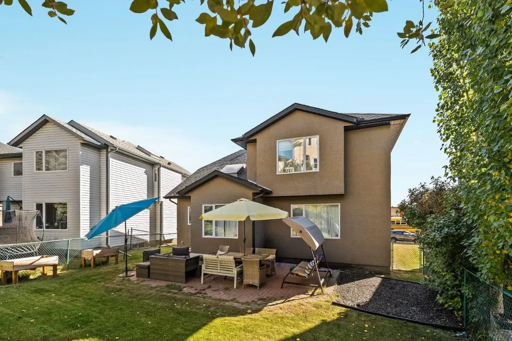 400 Sienna Park Drive SW Calgary AB T3H 3K3