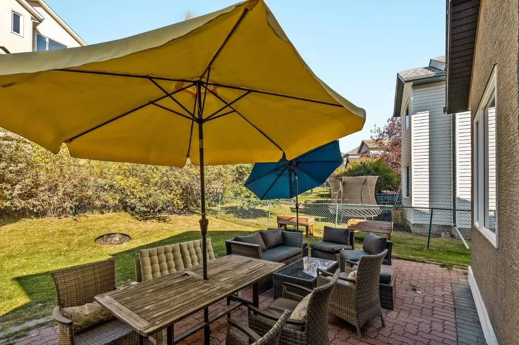 400 Sienna Park Drive SW Calgary AB T3H 3K3