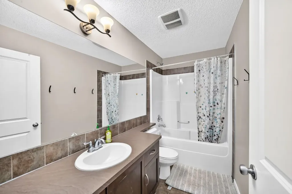 68 Sage Valley Drive NW Calgary AB T3R 0C9