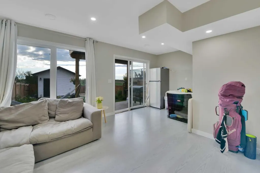 4050 Ryders Ridge Boulevard Sylvan Lake AB T4S 0T5