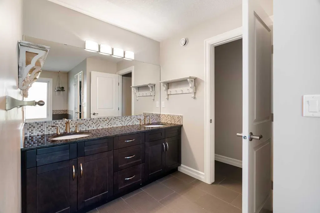 652 Heritage Drive Fort Mcmurray AB T9K 2X2