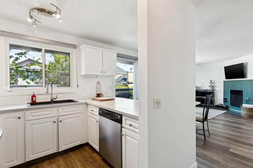 1606 34 Avenue SW Calgary AB T2T 2B4